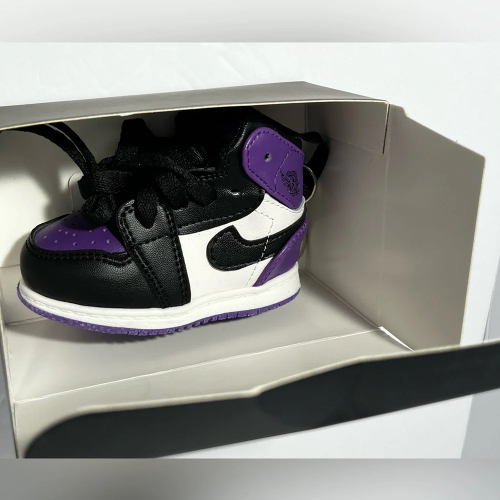 3D Purple Black White 4.5” Mini Sneaker Keychain novelty with box‎